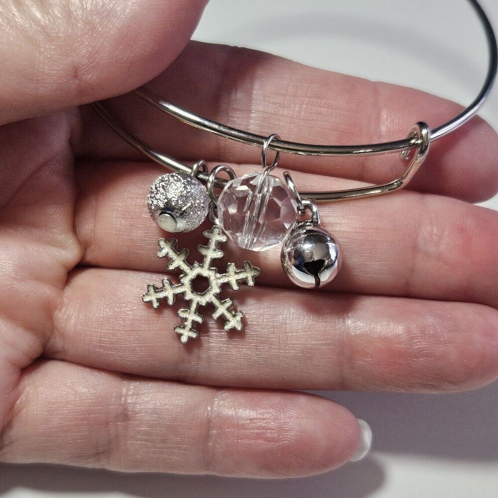 Kohl's Women's Silver Tone Christmas Charm Bracelet Snowflakes 7.5"